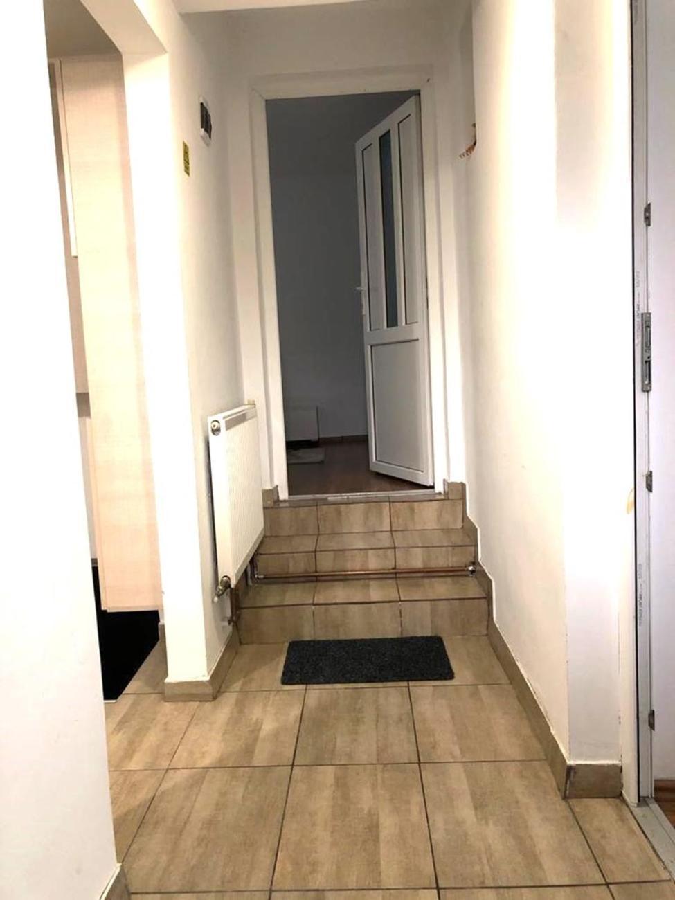 Casa Centrala Азуга Екстериор снимка