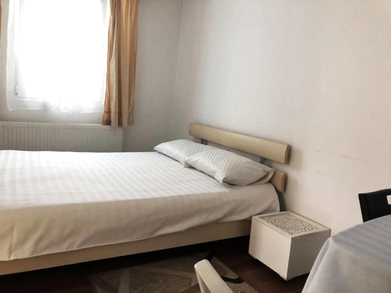 Casa Centrala Азуга Екстериор снимка
