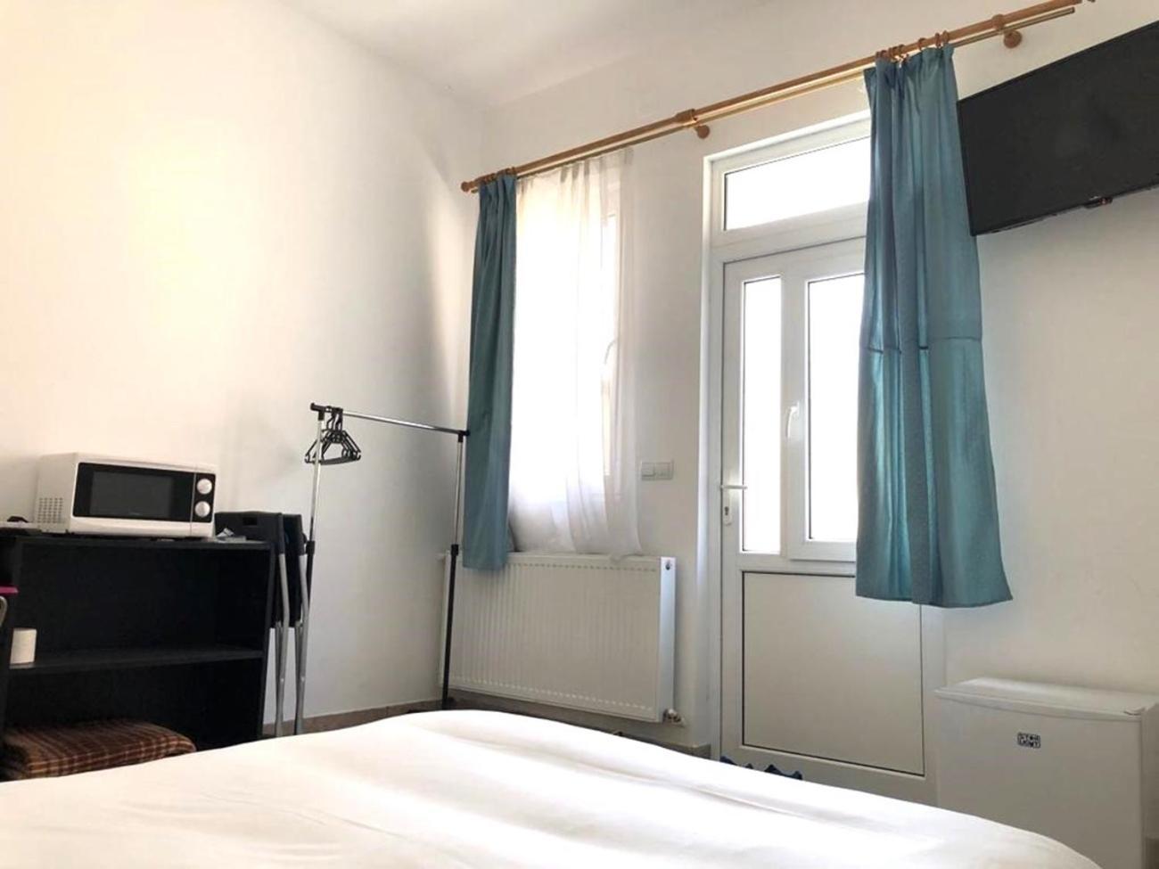 Casa Centrala Азуга Екстериор снимка