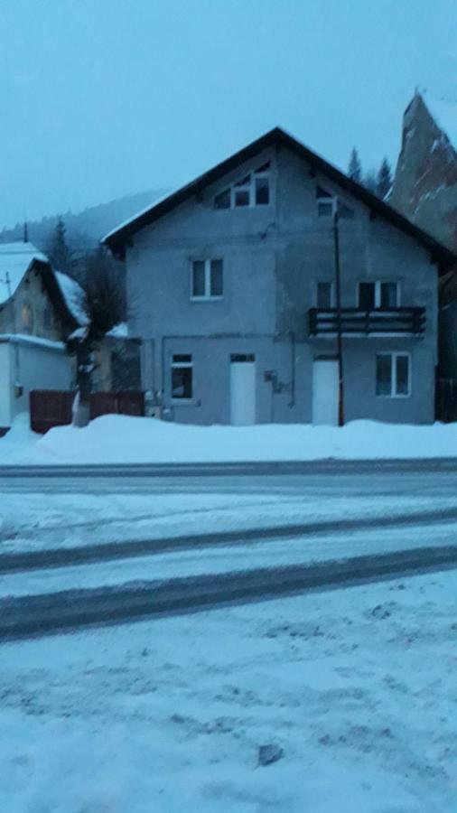 Casa Centrala Азуга Екстериор снимка